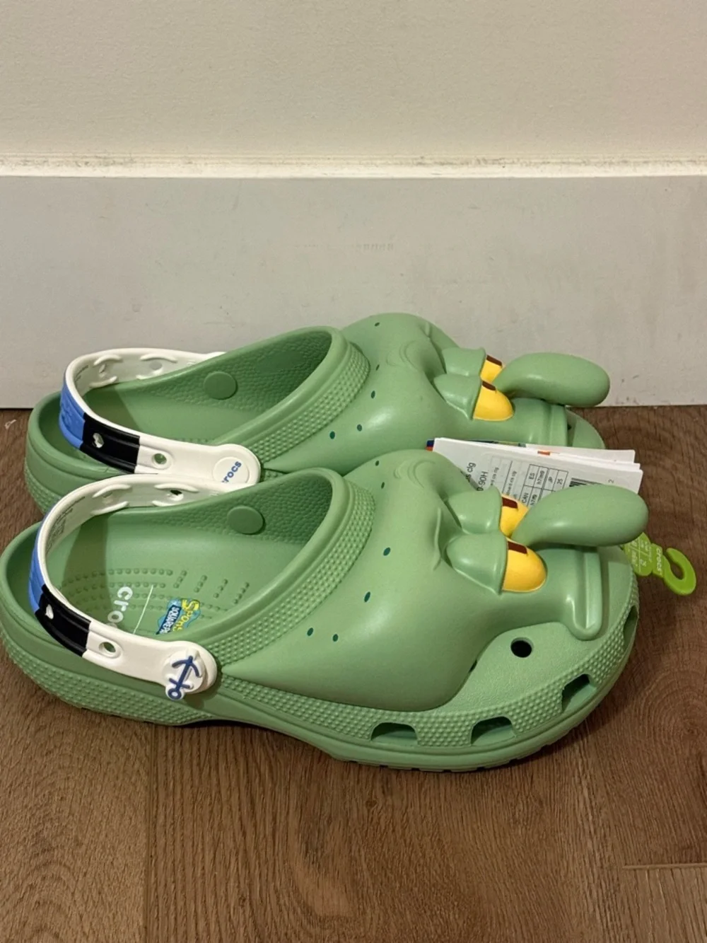 BRAND NEW Crocs x SpongeBob Squidward Clog – COLLECTIBLE DROP (Women’s 8) - Picture 4 of 7